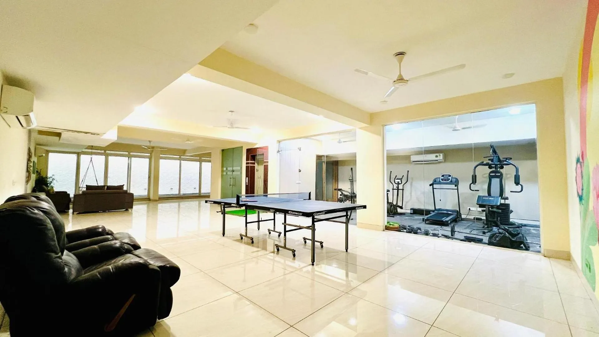 Apartament Bluo Studio1 Golf Course Road, Gym, Balcony Garden Gurgaon