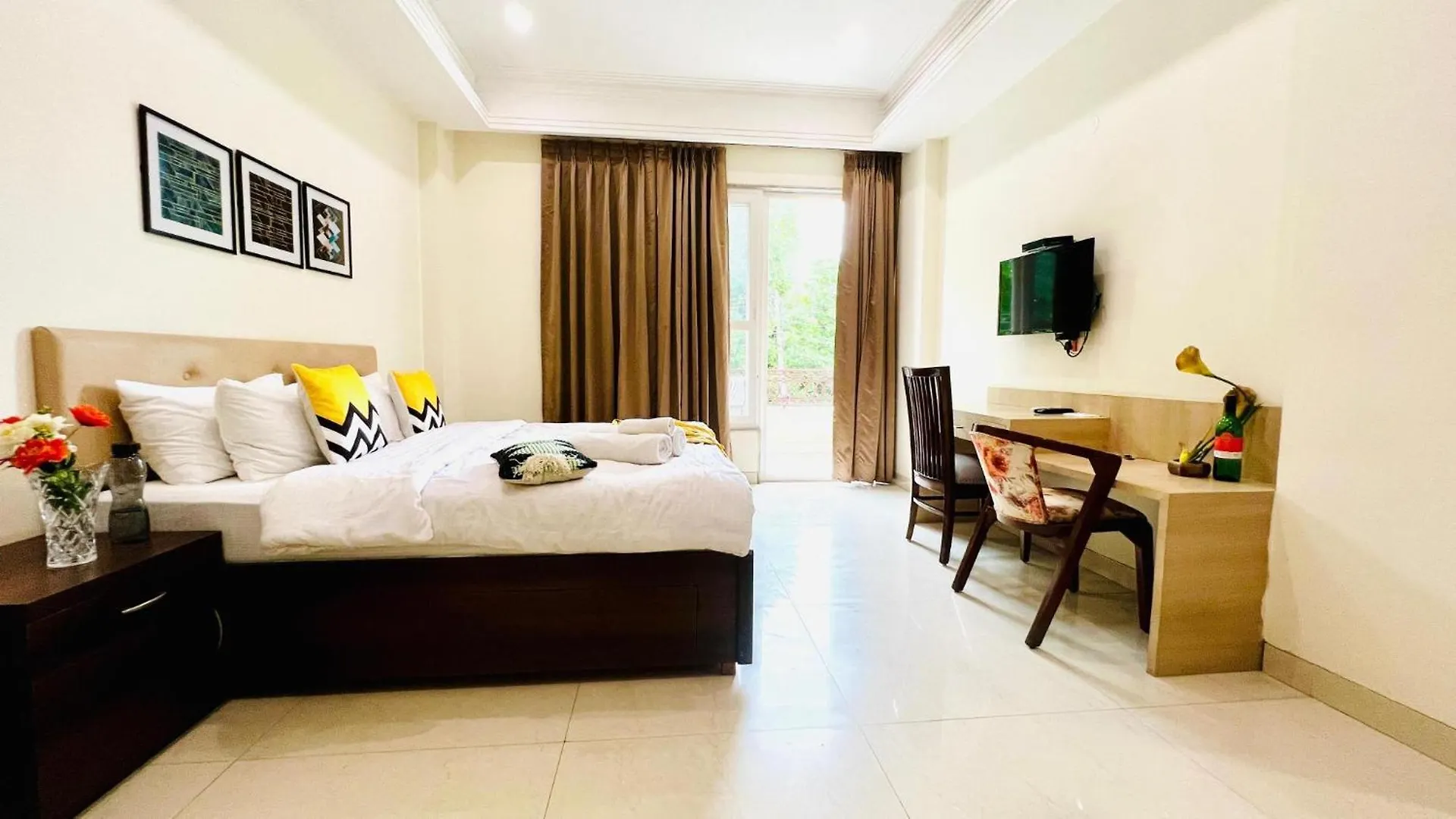 Bluo Studio1 Golf Course Road, Gym, Balcony Garden Gurgaon